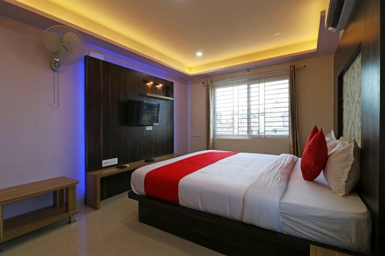 Oyo 37349 Sai Palace Hotel Chik Bānavar Esterno foto