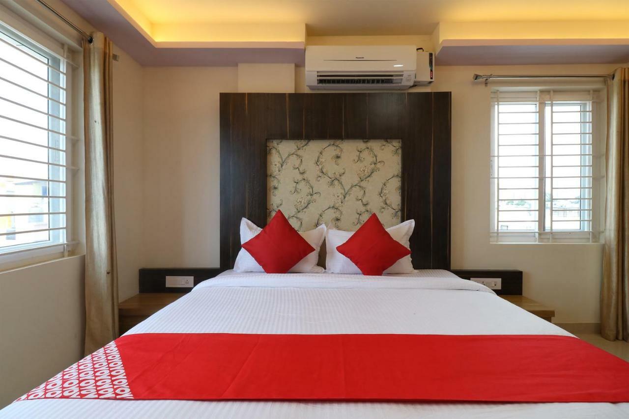 Oyo 37349 Sai Palace Hotel Chik Bānavar Esterno foto