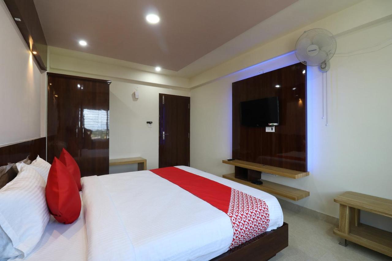 Oyo 37349 Sai Palace Hotel Chik Bānavar Esterno foto