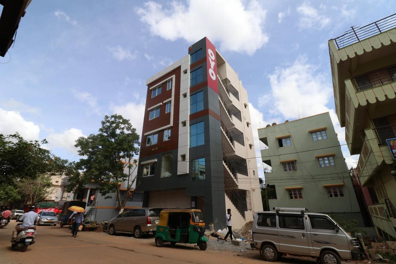 Oyo 37349 Sai Palace Hotel Chik Bānavar Esterno foto