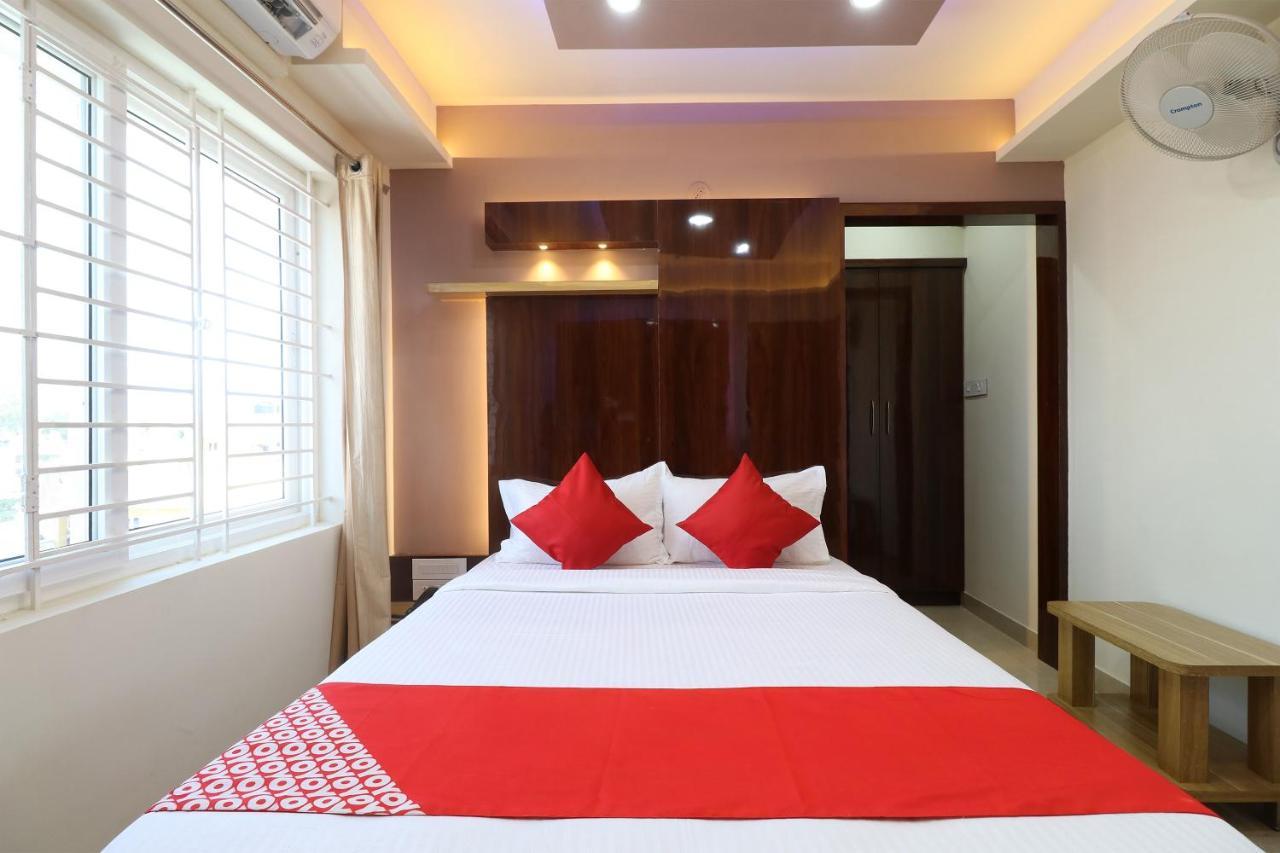 Oyo 37349 Sai Palace Hotel Chik Bānavar Esterno foto