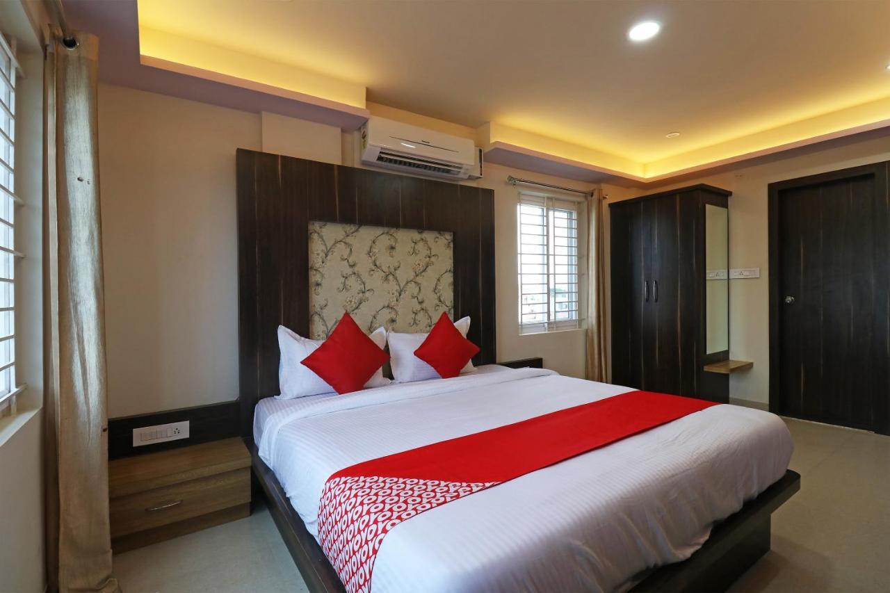 Oyo 37349 Sai Palace Hotel Chik Bānavar Esterno foto